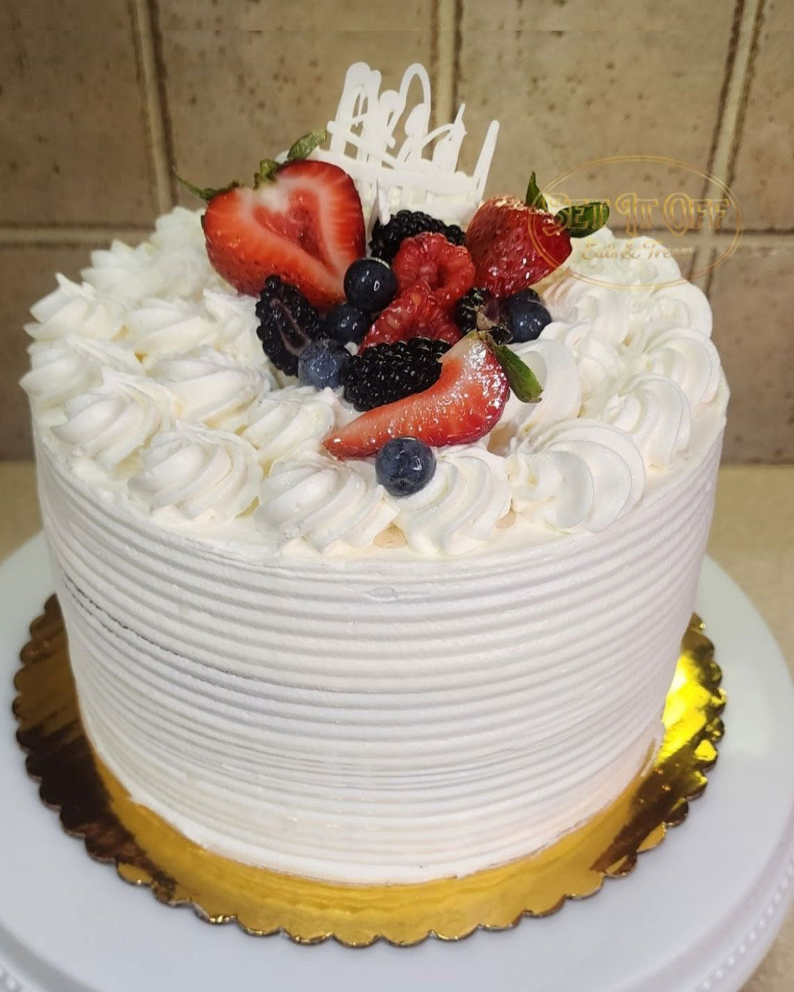 Berries N' Creme Cake